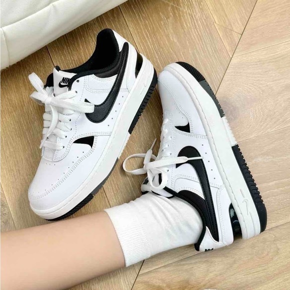 Nike gamma force Women's Classic Black and White Sneakers - Picture 5 of 5